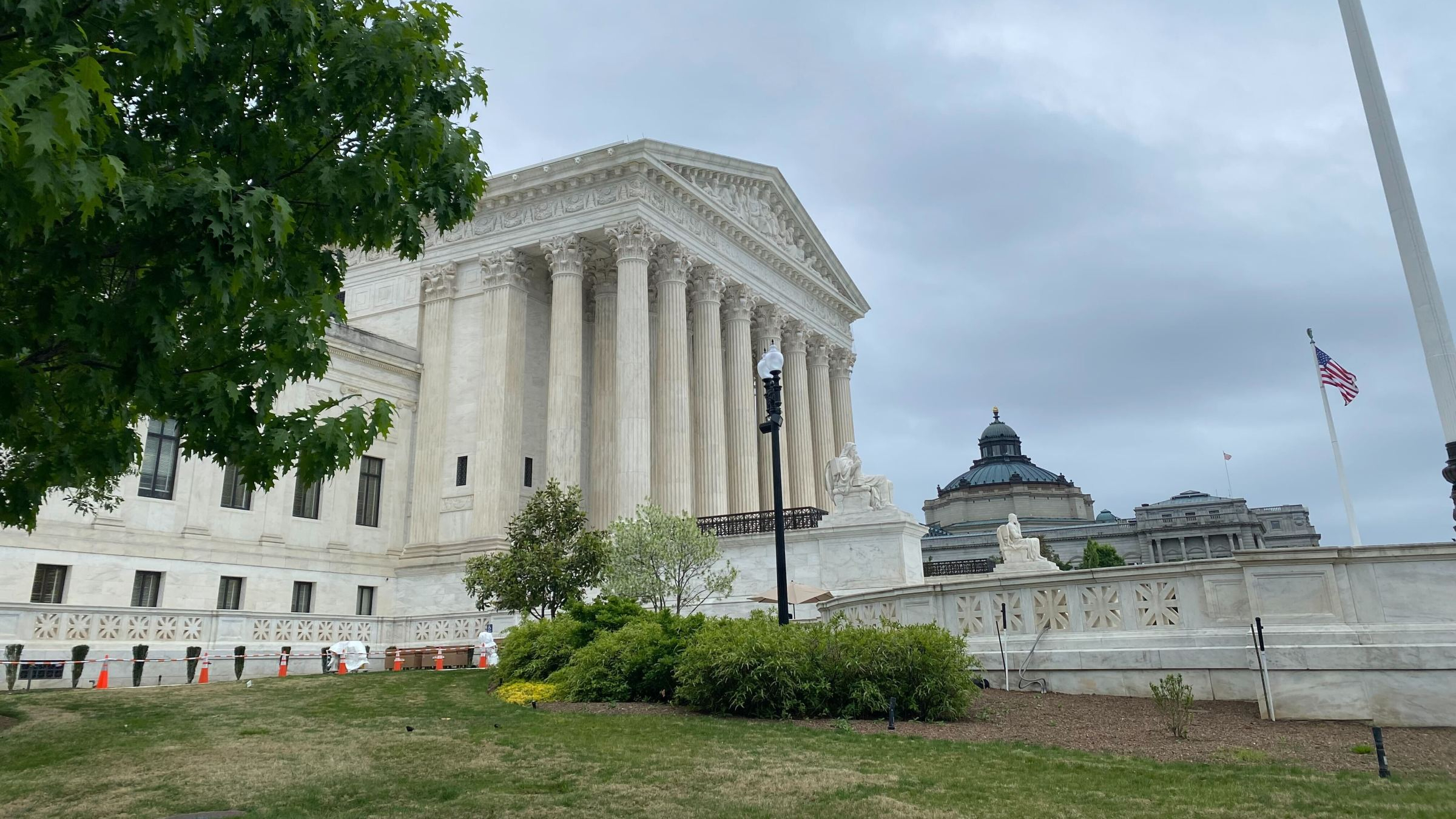 Supreme Court questions how far generics makers can go with 'skinny label' drugs