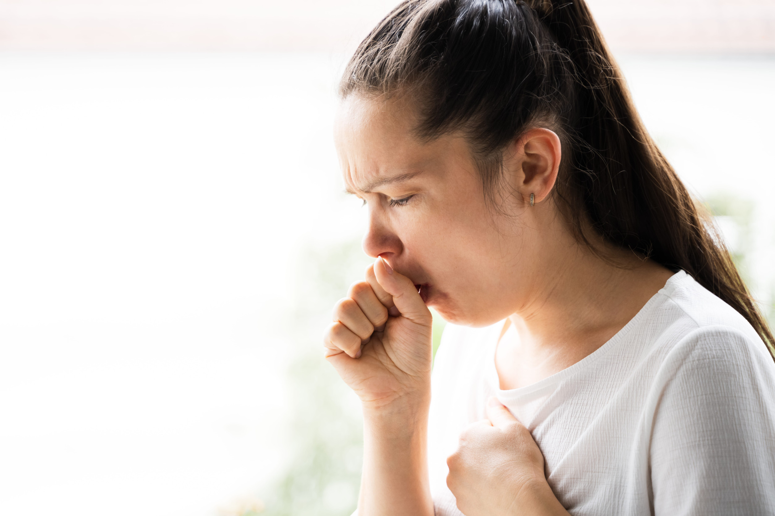 Woman with acute bronchitis symptoms
