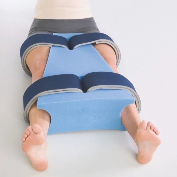 Hip positioning pillow